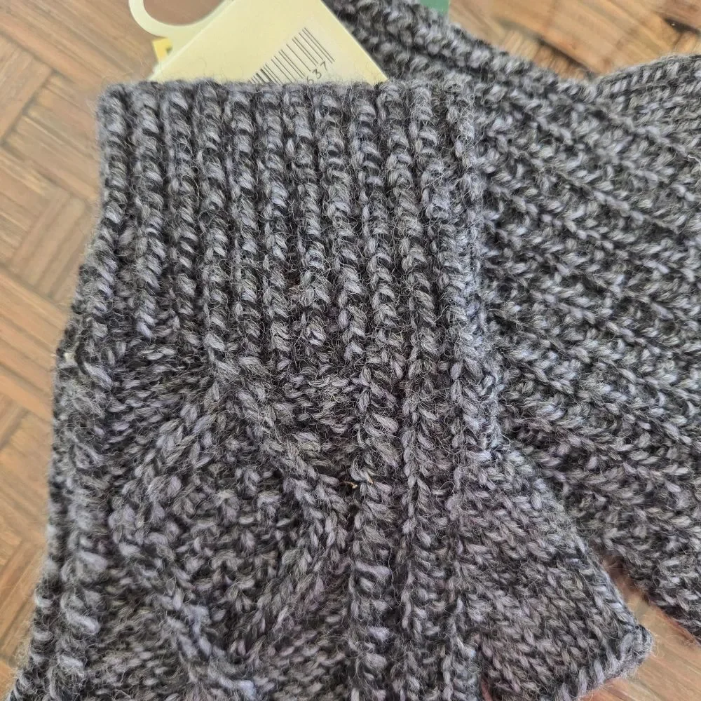NWT Hand Knit Fingerless Gloves Made in Ireland 100% merino wool SOFT S Gray